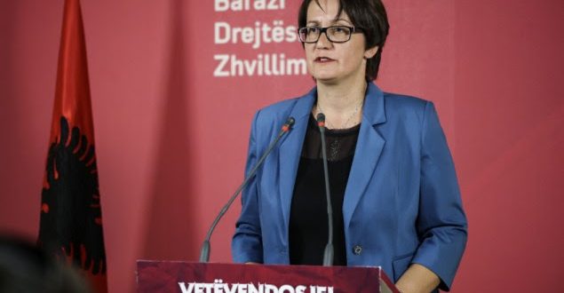 Aida Dërguti ka dhënë dorëheqje nga detyra e kryetare së Qendrës së Lëvizjes Vetëvendosje në Vushtrri dhe nga anëtarja e kryesisë së kësaj partie