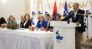 Kandidati i AKR-së për Prishtinën Selim Pacolli, takon gratë, zotohet për përkrahjen e tyre