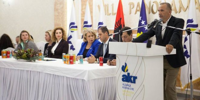 Kandidati i AKR-së për Prishtinën Selim Pacolli, takon gratë, zotohet për përkrahjen e tyre
