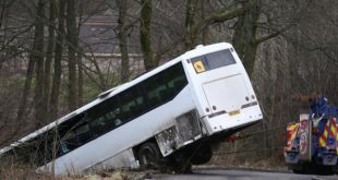 Në zonën e Radavcit të Pejës është aksidentuar një autobus me ç’rast janë lënduar dhjetëra udhëtar