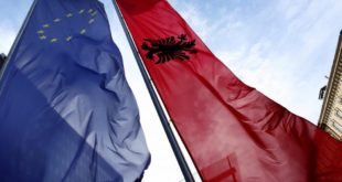 Zëvendës-ambasadori i SHBA në Tiranë: Shqipëria është drejt rrugës së anëtarësimit në Bashkimin Evropian