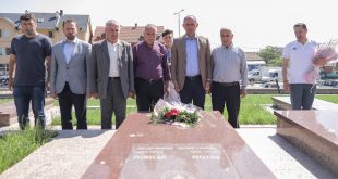 Kryetari, Agim Aliu me bashkëpunëtorë ka bërë homazhe te Varrezat e Dëshmorëve të UÇK-së, në Ferizaj