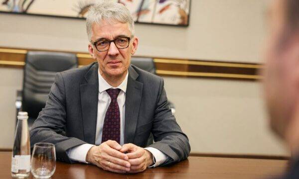 Ambasadori Rudolph thotë se Kosova rrezikon t i humbasë fondet nëse s ka Kuvend deri në fund të muajit
