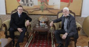 Ambasadori i Turqisë në Prishtinë, Tunç Angili, ka vizituar Kompleksin Memorial “Adem Jashari” në Prekaz dhe kullën e Jasharëve
