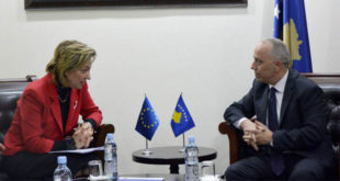 Ministri i Infrastrukturës, Lutfi Zharku, priti në takim shefen e BE-së në Kosovë, Nataliya Apostolova