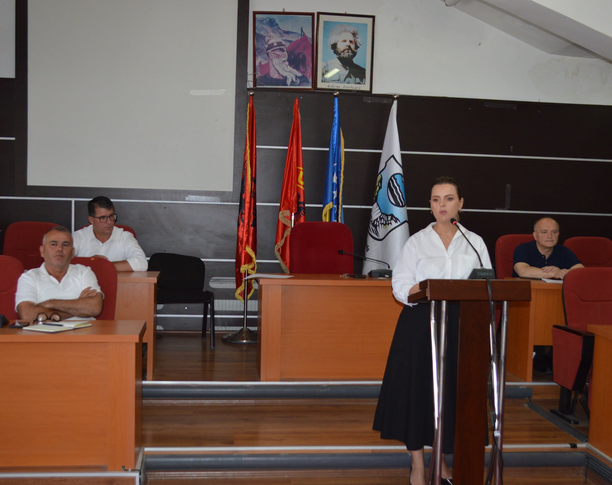 Drejtoresha e Arsimit Arbëreshë Krasniqi mbajti takim me drejtorët e shkollave të Komunës së Malishevës