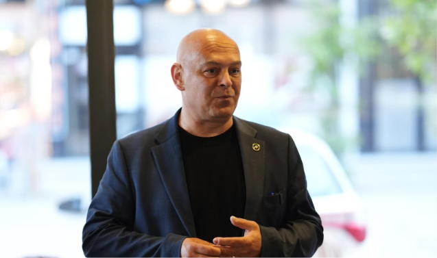 Ardian Gjini nga protesta e komunave  Qeverisja aktuale po ushtron  brutalitet  ndaj pushtetit lokal