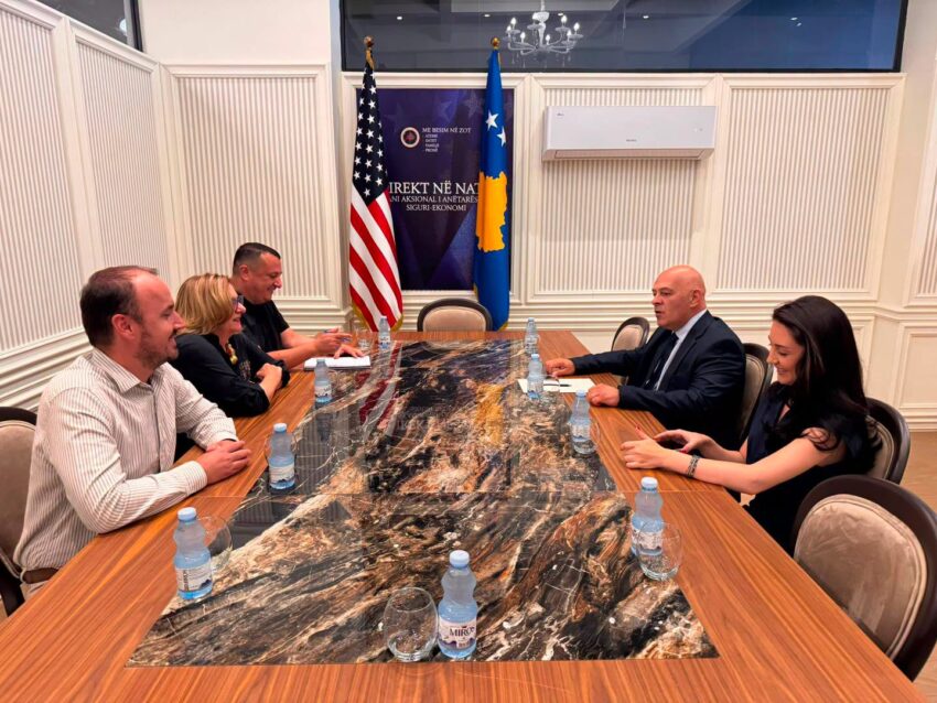 Gjini takon drejtoreshën e NDI së  thekson nevojën për formimin e institucioneve