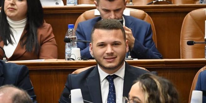 PDK, dega në Prizren, për Shef të Grupit të Kuvendarëve të PDK-së në Kuvendin e Komunës, zgjodhi, Adrit Krasniqin