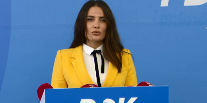 Ariana Musliu: Vendimet skandaloze të pushtetit po e rrezikojnё funksionimin e shёrbimit tё jashtёm tё vendit