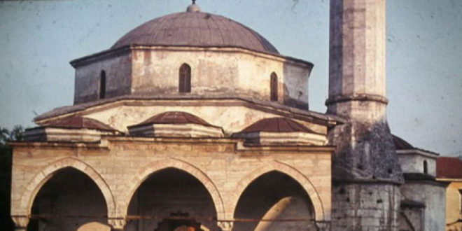 23 vjet pas shkatërrimit nga forcat serbe, fillon rindërtimi i xhamisë “Arnaudije” në Banjallukë të Bosnjës