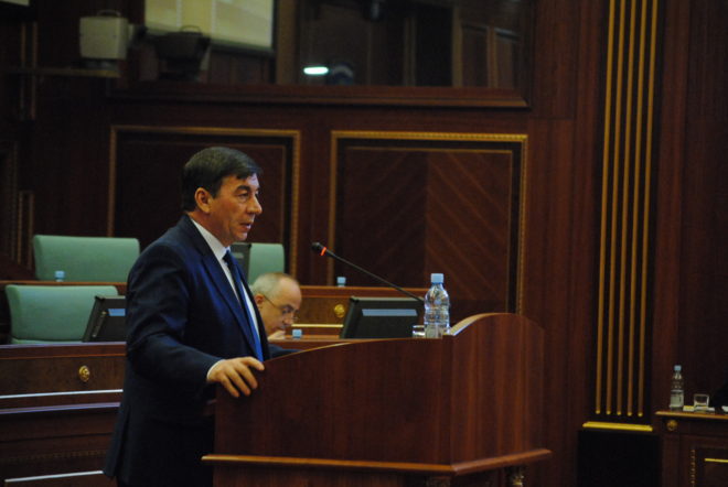 Akademik Arsim Bajrami denoncon ndërhyrjen politike dhe rrezikun për ndërgjegjen historike të brezave