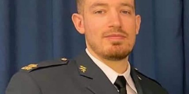Shqiptari nga Kosova Adonis Shala gradohet si oficer specialist dhe rreshter në ushtrinë suedeze