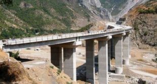 Ura më e madhe në gjithë gjatësinë e Rrugës së Kombit, ajo e Uzinës, jo larg Kukësit ka përfunduar para afatit kohor