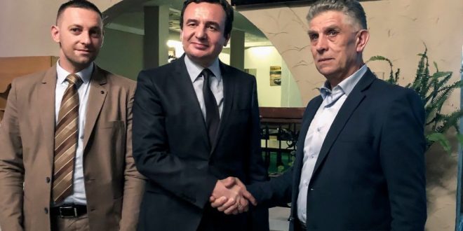 Kryetari i Lëvizjes Vetëvendosje, Albin Kurti, ka takuar liderin e Sanxhakut të Novi Pazarit, Sulejman Ugljanin