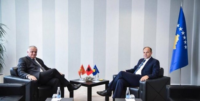 Zëvëndëskryeministri Hoxhaj i premton Mehmed Zenkës më shumë vende të rezervuara për studentë nga Mali i Zi