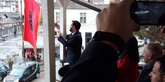 Ragmi Mustafa ftohet nga Gjykata e Bujanocit si i paditur pasi me 28 nëntor të vitit 2019 kishte shpalosur flamurin kombëtar