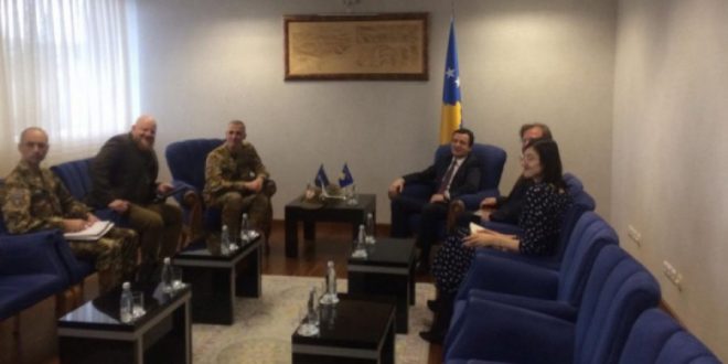 Kryeministri Kurti e pret në takim komandantin e KFOR-it, Michele Risi, nuk deklarohen për media pas takimit