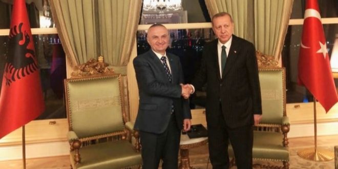 Kryetari i Shqipërisë Ilir Meta është pritur në takim nga homologu i tij Reccep Tayip Erdogan në Turqi