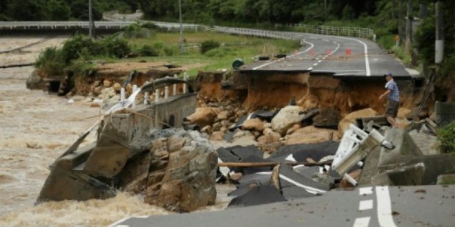 Pas përmbytjeve të shumta që gjunjëzuan Japoninë, vendi është tronditur nga në tërmet i fortë me magnitudë paraprake prej 6.0. Tërmeti u regjistrua