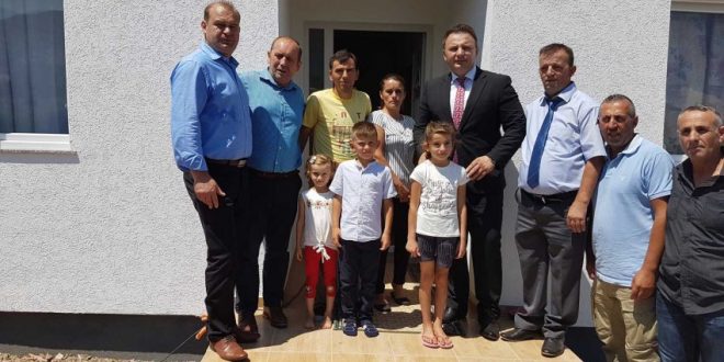 Familja Ahmetaj nga Korisha e Prizrenit, bëhet me shtëpi të re