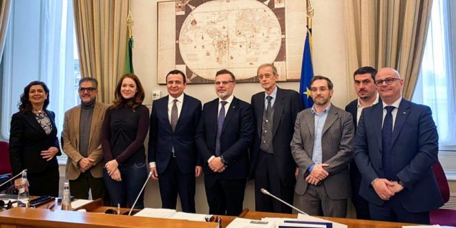 Kurti i fton përfaqësuesit italianë që ta vizitojnë Kosovën në vitin e ardhshëm për thellimin e miqësisë Kosovë-Itali