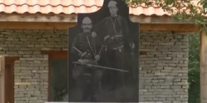 Varret e dy heronjve të kombit, Azem e Shotë Galicës, janë në gjendje të mjerueshme dhe papërkujdesje