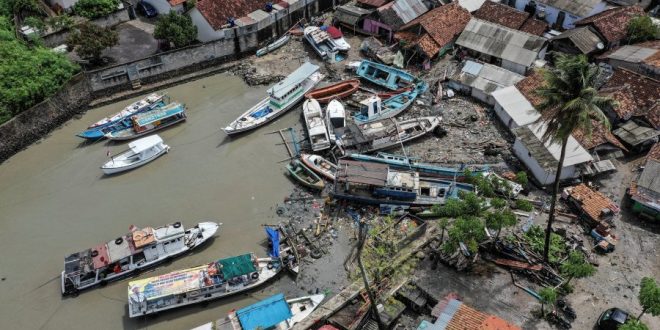 Numri i viktimave të cunamit të shkaktuar nga vullkani Anak Krakatau në Indonezi është rritur në 373