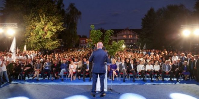 Ramush Haradinaj tha se ka arritur të largojë dialogun nga tavolina e Mogherinit, Thaçit e Vuçiqit dhe ta dërgojë të Merkel