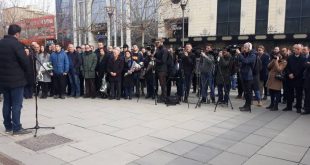Vetëvendosja i ka përkujtuar dy aktivistët e saj, Arben Xheladinin dhe Mon Balajn, në 12-vjetorin e martirizimit së tyre