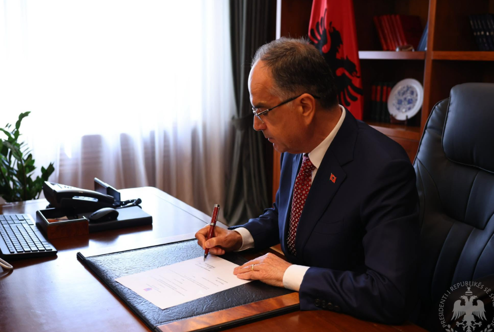 Bajram Begaj dekreton shkarkimin e Evis Salës  Klodiana Spahiu drejt ministres së Shëndetësisë