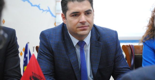 Bajram Hasani: Turp për Gjilanin, heroi Kadri Zeka ende pa shtatore në këtë qytet