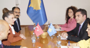Ministri Bajram Hasani priti në takim ambasadoren turke Kivilxhim Kiliç