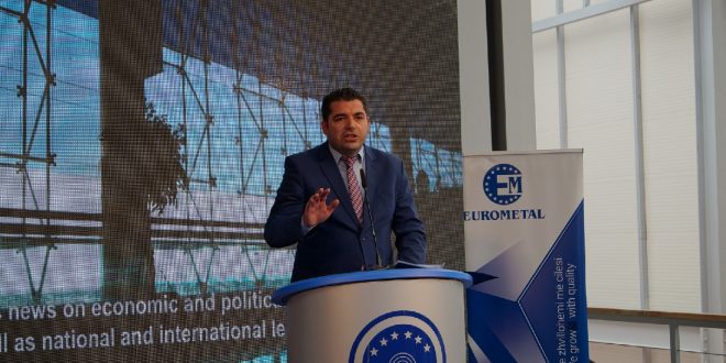 Ministri Bajram Hasani fton bizneset e huaja të investojnë në Kosovë