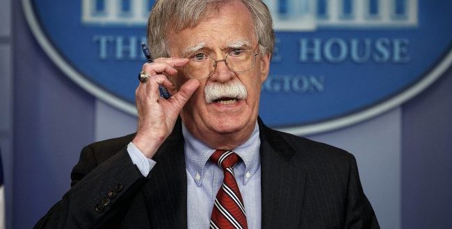 John Bolton: Kosova dhe Serbia të shfrytëzojnë mundësinë për të zgjidhur mosmarrëveshjet e tyre të gjata