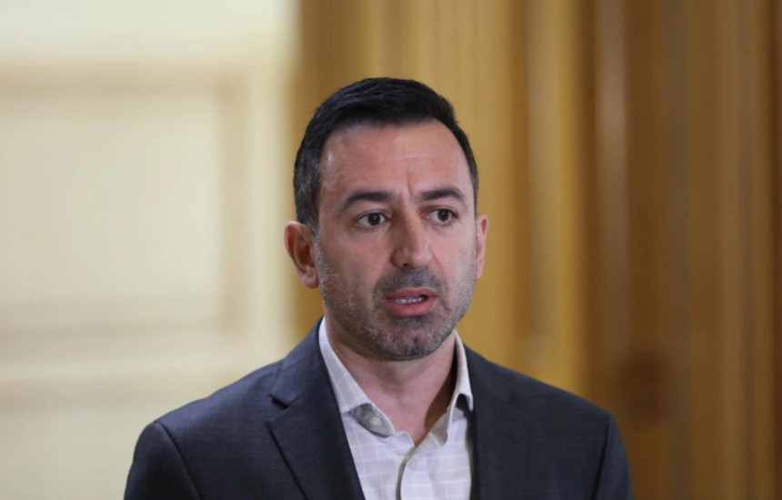 VV ndryshon qëndrim  pranon votimin  në pako  të nënkryetarëve  hap rrugë Listës Serbe në Kryesinë e Kuvendit