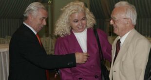 Prof.dr. Sabile Keçmezi - Basha: BACË ADEM DEMAÇI - HISTORIA QË ECËN MES NESH