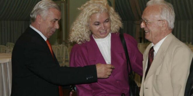 Prof.dr. Sabile Keçmezi - Basha: BACË ADEM DEMAÇI - HISTORIA QË ECËN MES NESH