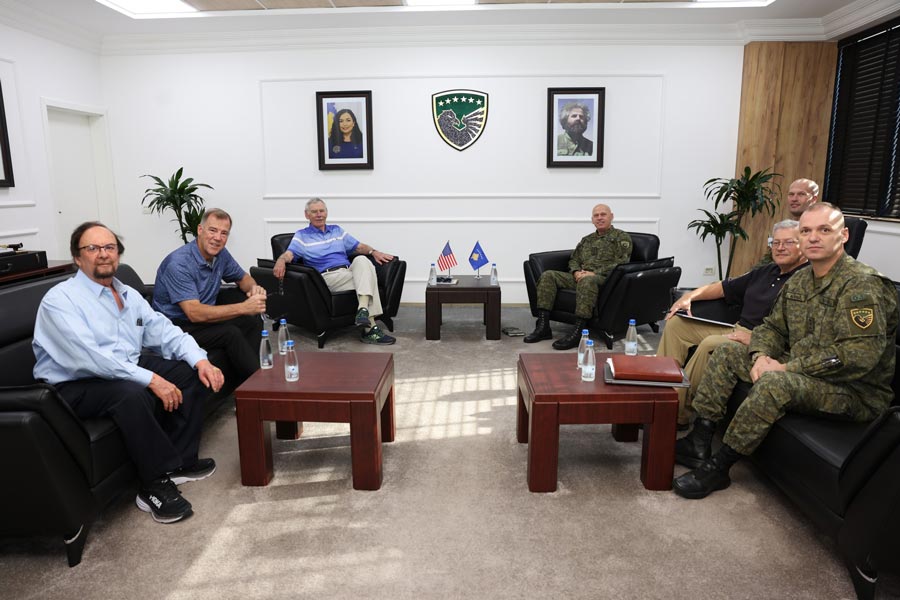 Komandanti i Forcës së Sigurisë së Kosovës  Gjenerallejtënant Bashkim Jashari priti në takim ekipin e International Security Governance nga Shtetet e Bashkuara të Amerikës