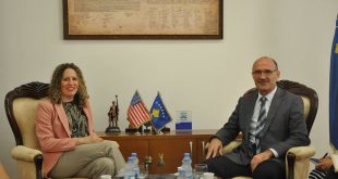 Ministri Gashi priti në takim njoftues shefen e zyrës Politike-Ekonomike në Ambasadën e SHBA-ve