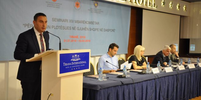 Në Tiranë ka filluar Seminari i XIV-të mbarëkombëtar për mësimin plotësues për gjuhën shqipe në diasporë