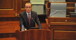 Bekim Haxhiu e akuzon përsëri ministrin e Shëndetësisë, Arben Vitinë, për keq menaxhim të pandemisë