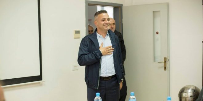 Kandidati i pavarur për kryetar të Skënderajt Bekim Jashari, ka treguar arsyet pse i ka hyrë garës për kryetar