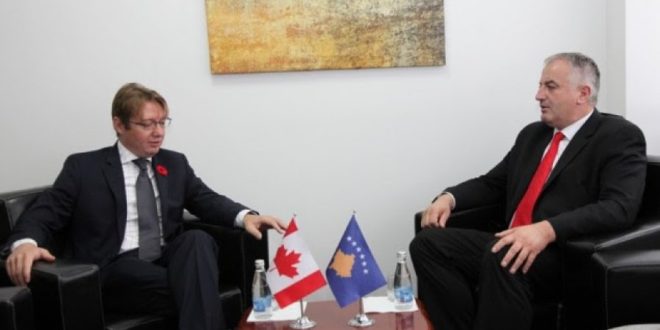 Ministri i FSK-së, Rrustem Berisha, priti ambasadorin e Kanadasë, Daniel Maksymi