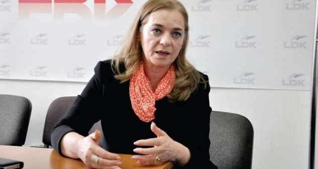 Besa Gaxherri  Nëse policia duhet me shku me marr një udhëheqës politik për intervistim ai duhet të jetë kryeministri Albin Kurti