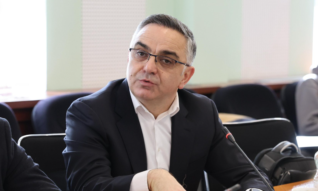 Besnik Tahiri  Qeveria po tenton ndërhyrje të dyshimtë në Komisionin e Provimit të Jurisprudencës