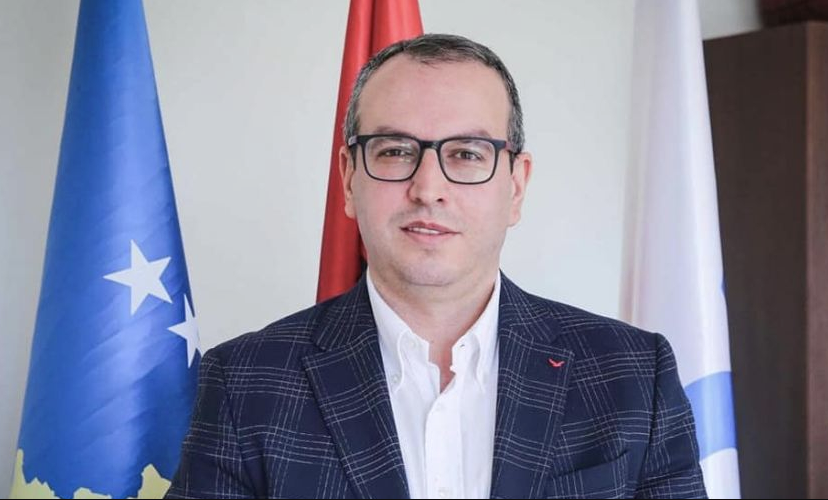 Betim Gjoshi i kërkon Marta Kosit ta lexojë ligjin  ndërsa kundërshton kritikat e BE së