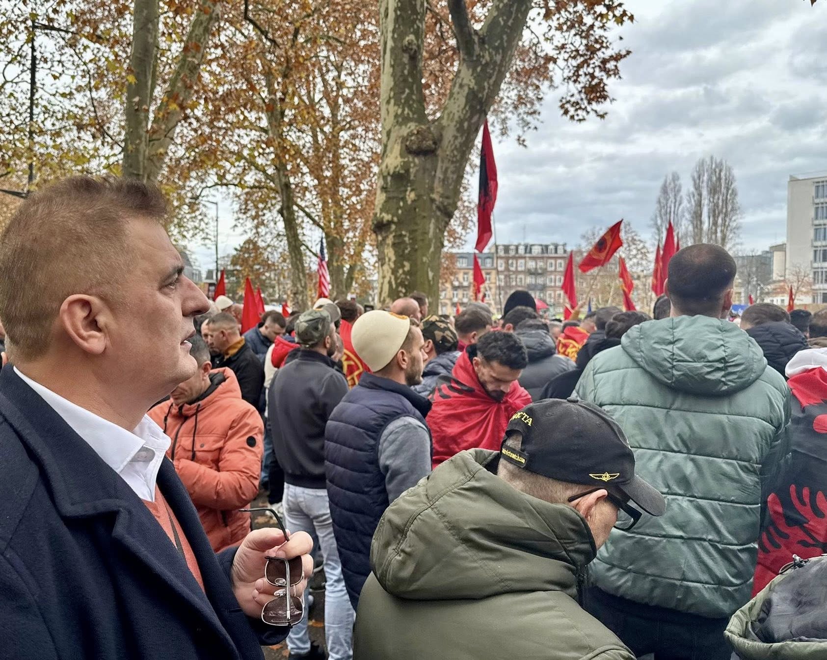 Sali Bislimi nga protesta në Strasburg   Zëri ynë nuk ndalet deri në lirimin e çlirimtarëve 