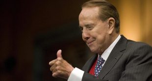 Senatori Bob Dole thotë se ndjehet krenar që ka qëndruar më popullin e Kosovës përgjatë marshimit për liri dhe pavarësi