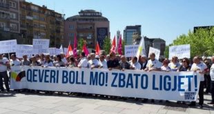 Punëtorët në Kosovë protestojnë sot kundër vdekjeve në vendin e punës, pagave të ulëta dhe padrejtësive në punë